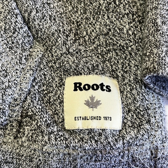 Roots Camo logo hoodie, size medium (7/8) - Picture 3 of 4